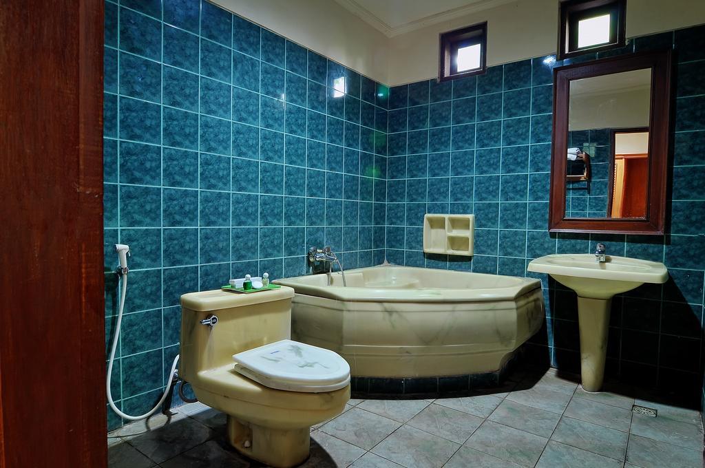 Dewi Sinta Hotel And Restaurant Танах Лот Номер фото