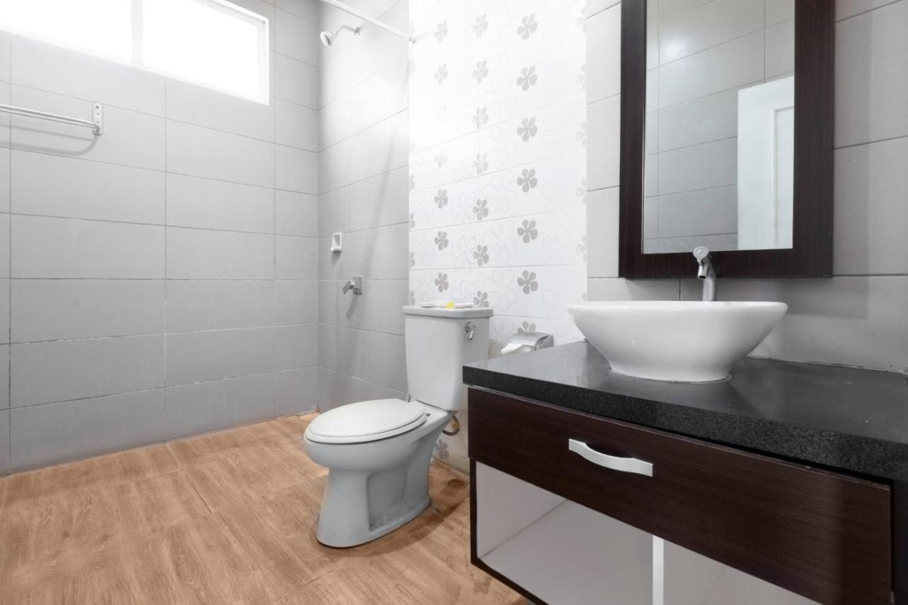 Dewi Sinta Hotel And Restaurant Танах Лот Экстерьер фото